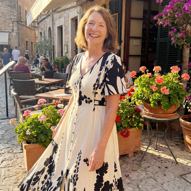 💥Soft Botanical Print V-Neck Midi Dress – Elegant, Lightweight & All-Match